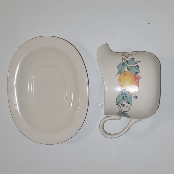 Corelle Coordinates Abundance 2 piece gravy boat creamer salt pepper shaker set - Picture 9 of 13